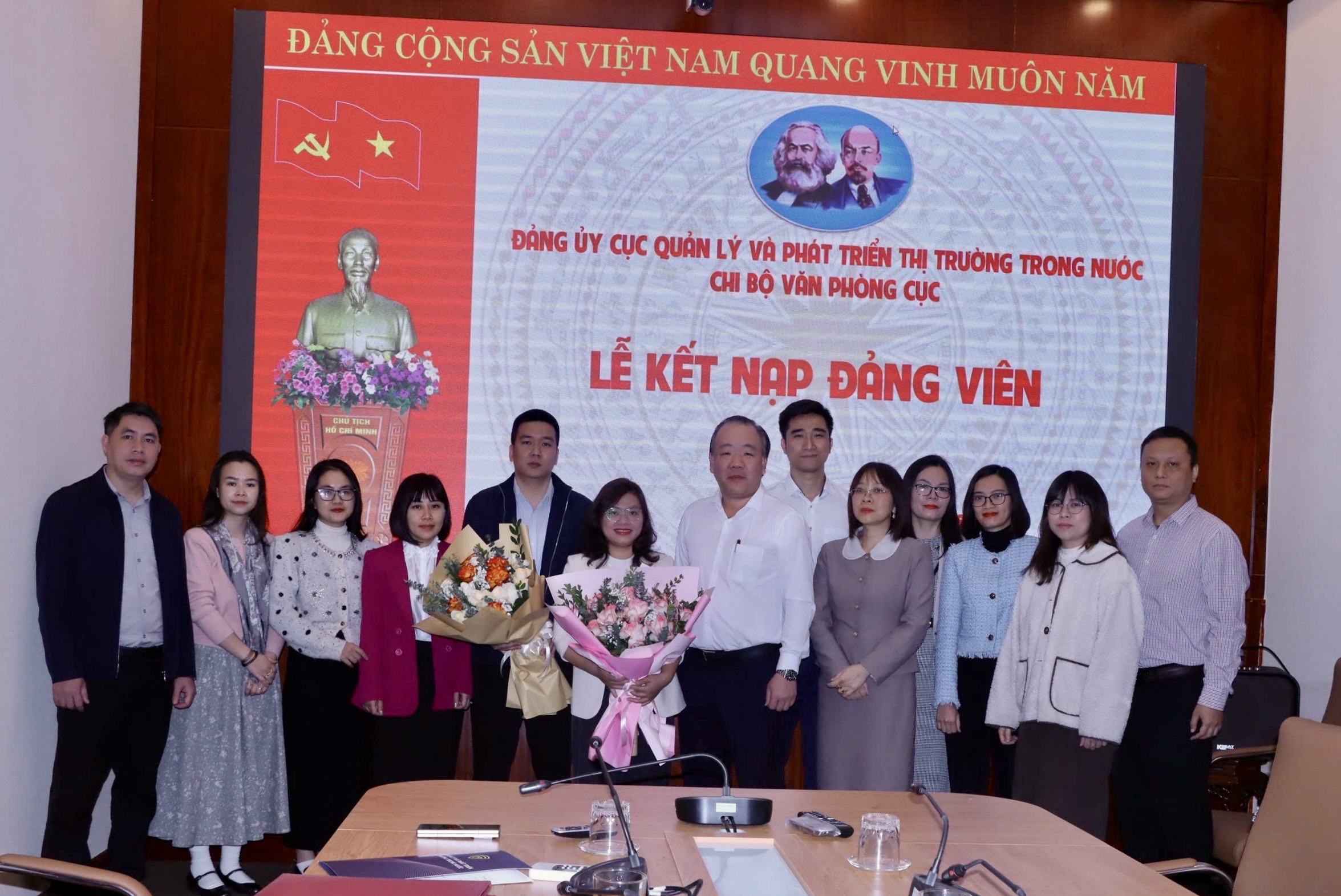 Chi bộ Văn phòng Cục kết nạp 02 quần chúng ưu tú vào Đảng