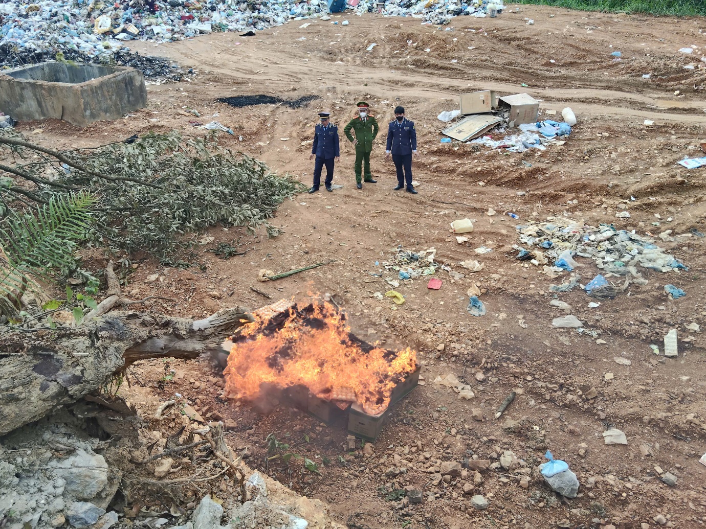 Cao Bằng: Kiểm tra, tiêu hủy trên 5.000 quả trứng gà không rõ nguồn gốc xuất xứ